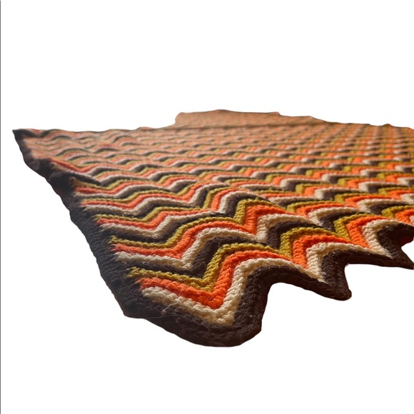 Zigzag vintage handmade throw blanket - Picture 6 of 9